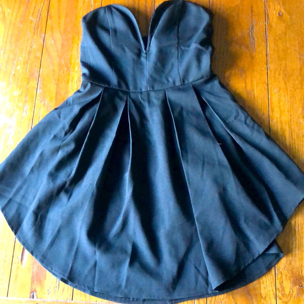 Black short strapless dress
